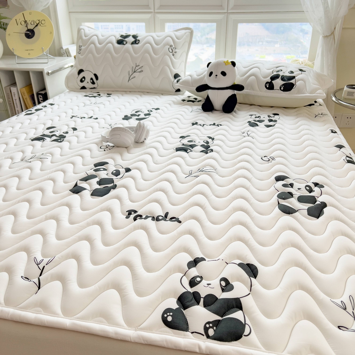 91家纺网 家纺一手货源 找家纺 希廷顿 2026新款印花夹棉防水床垫 熊猫攀竹