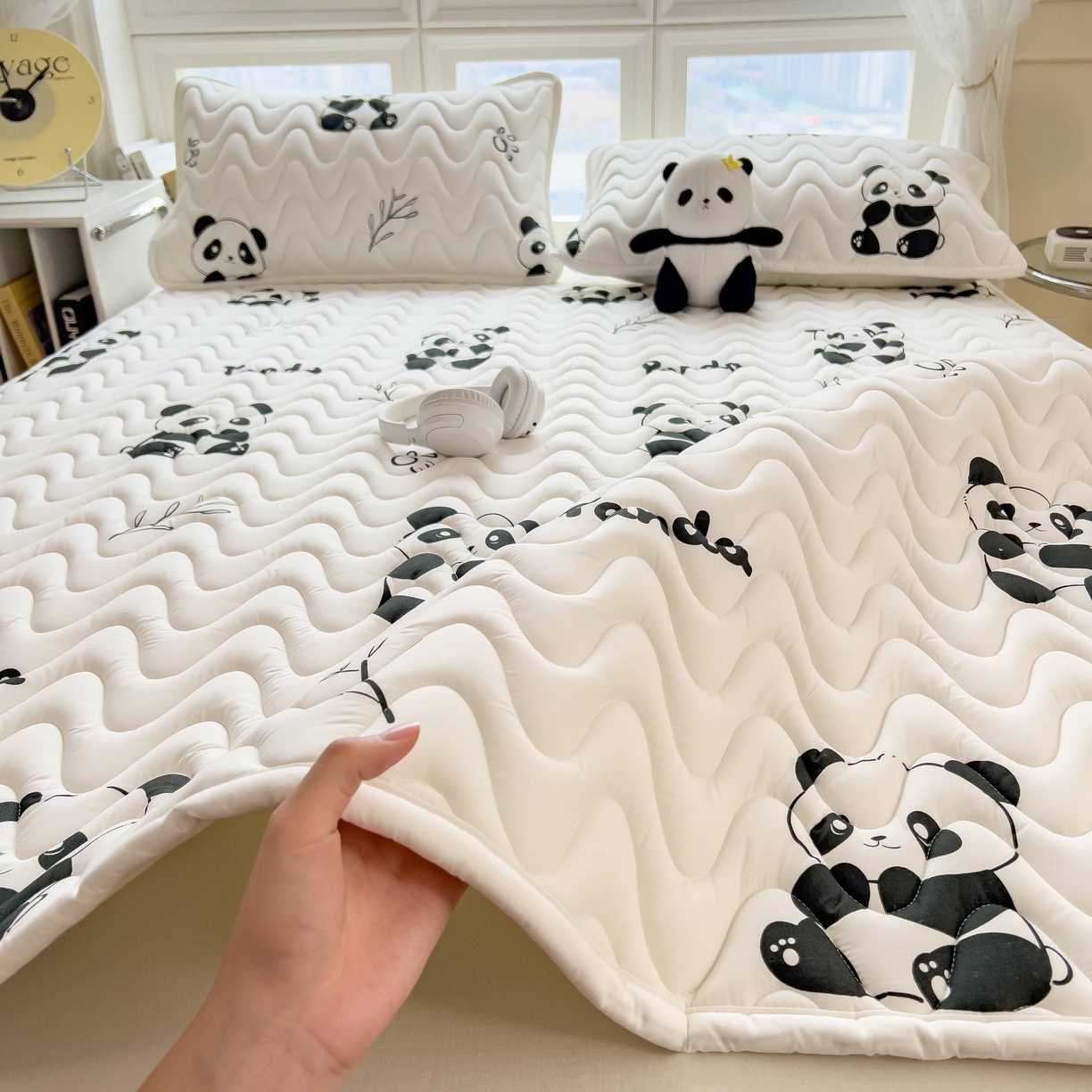 91家纺网 家纺一手货源 找家纺 希廷顿 2026新款印花夹棉防水床垫 熊猫攀竹