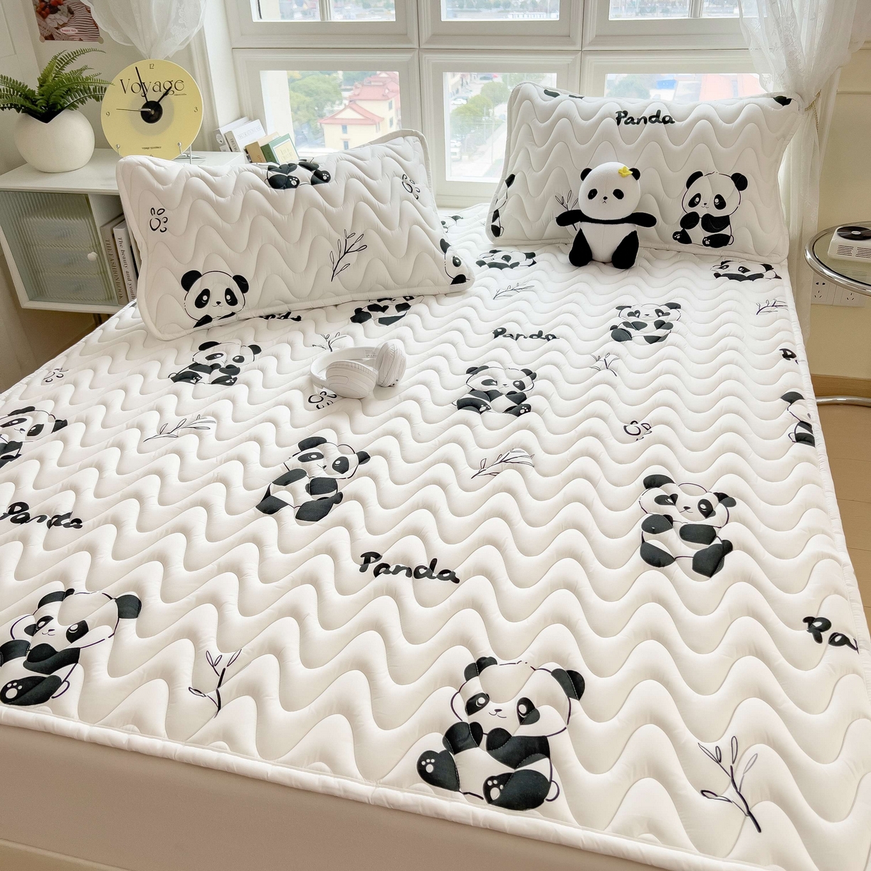 91家纺网 家纺一手货源 找家纺 希廷顿 2026新款印花夹棉防水床垫 熊猫攀竹