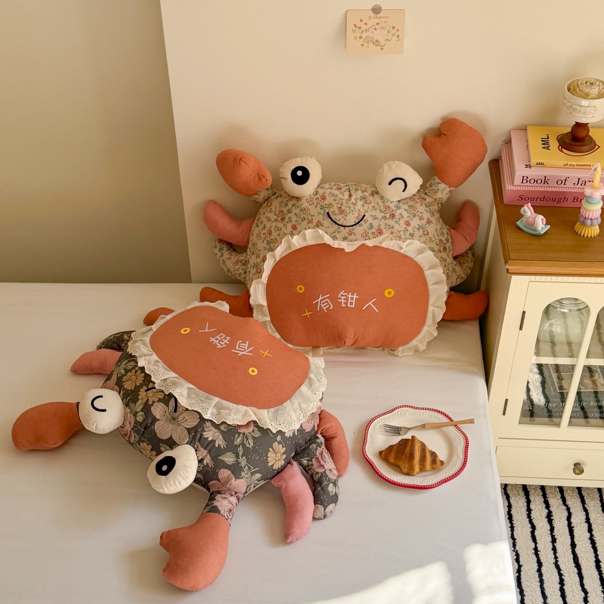 91家纺网 家纺一手货源 找家纺 （总）蔻眠 有钳人-卡通棉麻刺绣抱枕靠枕异型枕芯