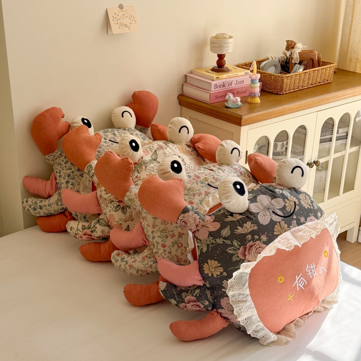 91家纺网 家纺一手货源 找家纺 （总）蔻眠 有钳人-卡通棉麻刺绣抱枕靠枕异型枕芯
