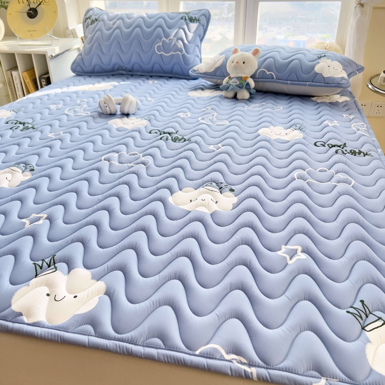 91家纺网 家纺一手货源 找家纺 希廷顿 2026新款印花夹棉防水床垫 云之恋