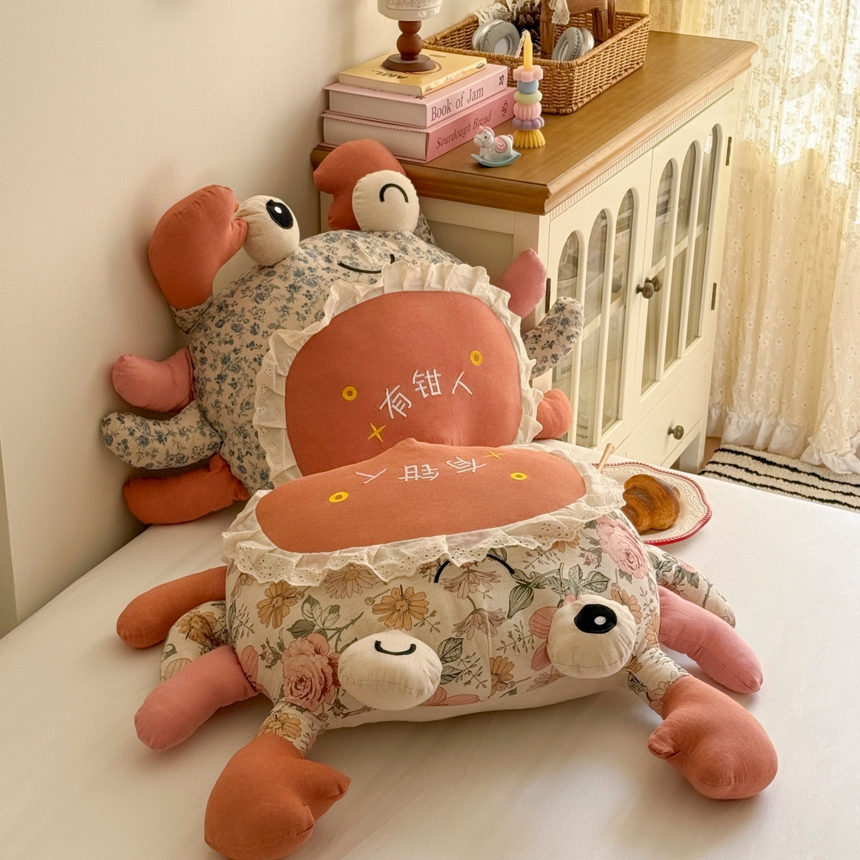 91家纺网 家纺一手货源 找家纺 蔻眠 有钳人-卡通棉麻刺绣抱枕靠枕异型枕芯 主图