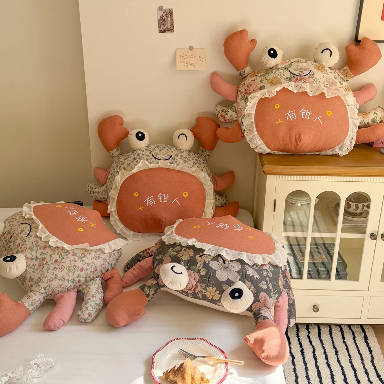 91家纺网 家纺一手货源 找家纺 蔻眠 有钳人-卡通棉麻刺绣抱枕靠枕异型枕芯 主图