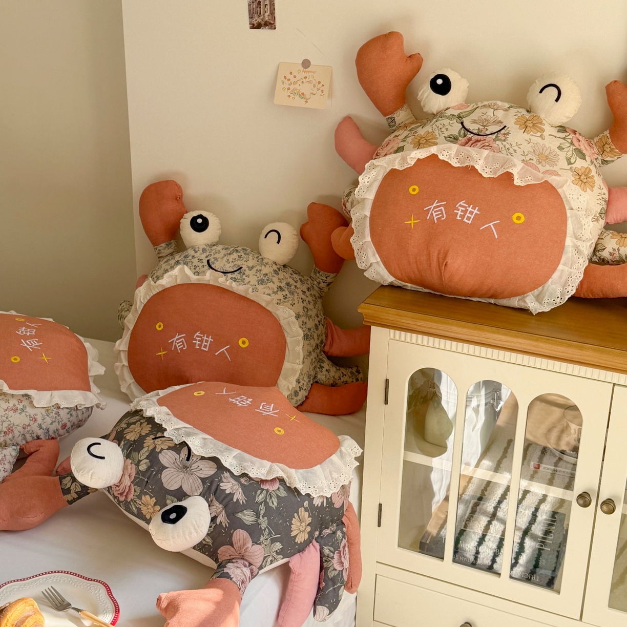 91家纺网 家纺一手货源 找家纺 蔻眠 有钳人-卡通棉麻刺绣抱枕靠枕异型枕芯 主图