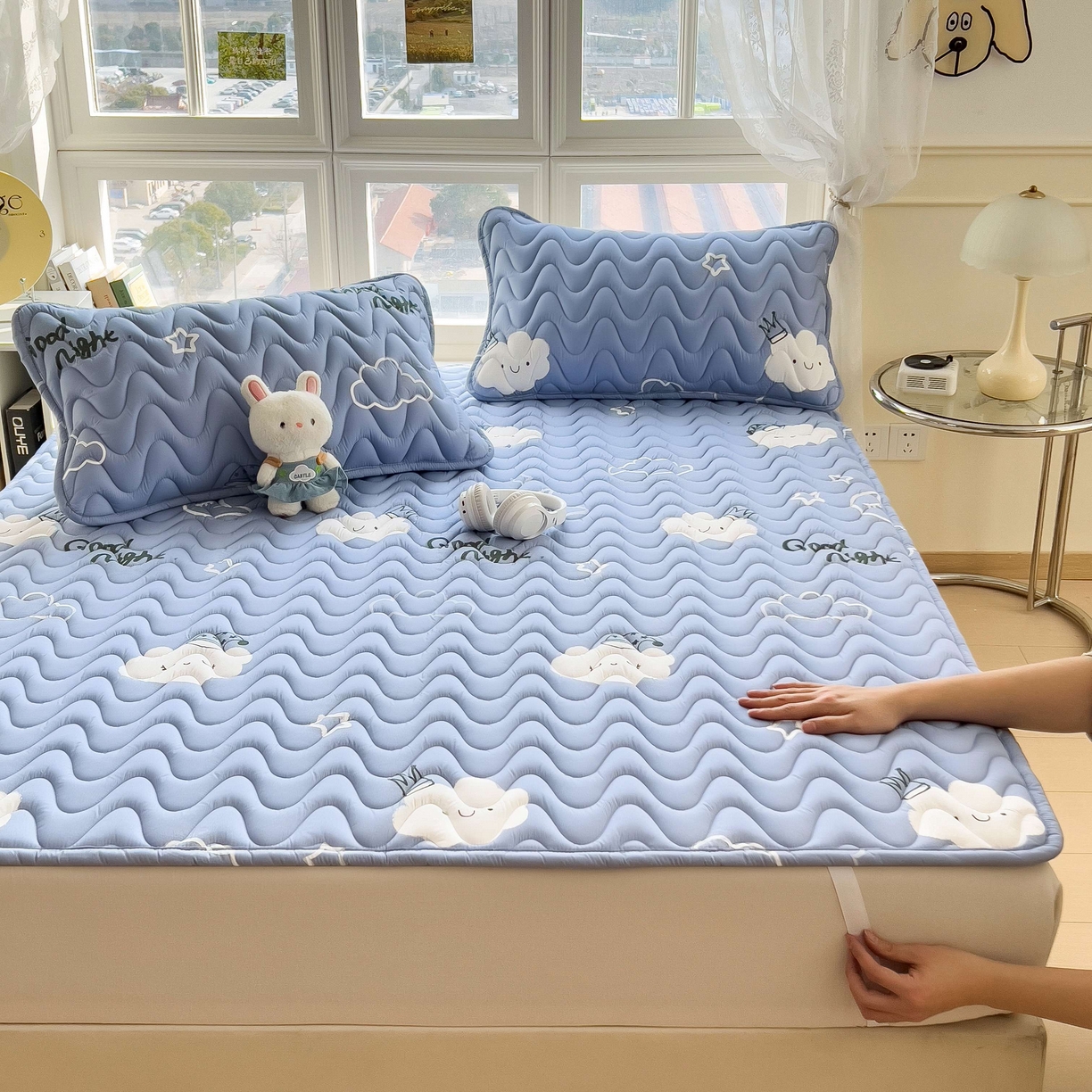 91家纺网 家纺一手货源 找家纺 希廷顿 2026新款印花夹棉防水床垫 云之恋