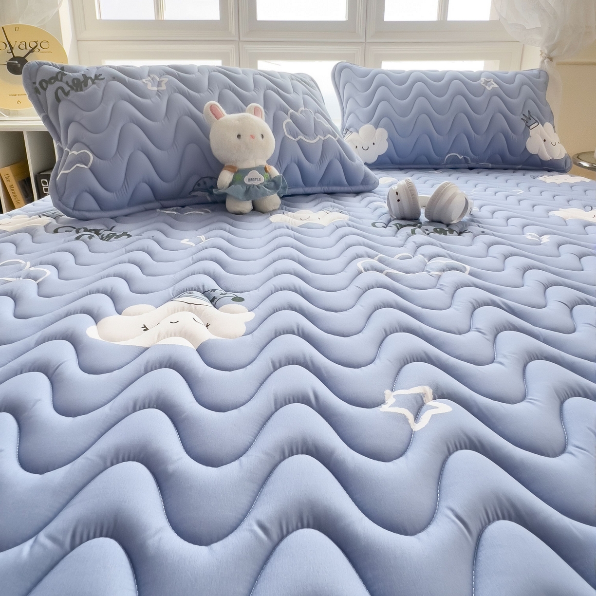 91家纺网 家纺一手货源 找家纺 希廷顿 2026新款印花夹棉防水床垫 云之恋