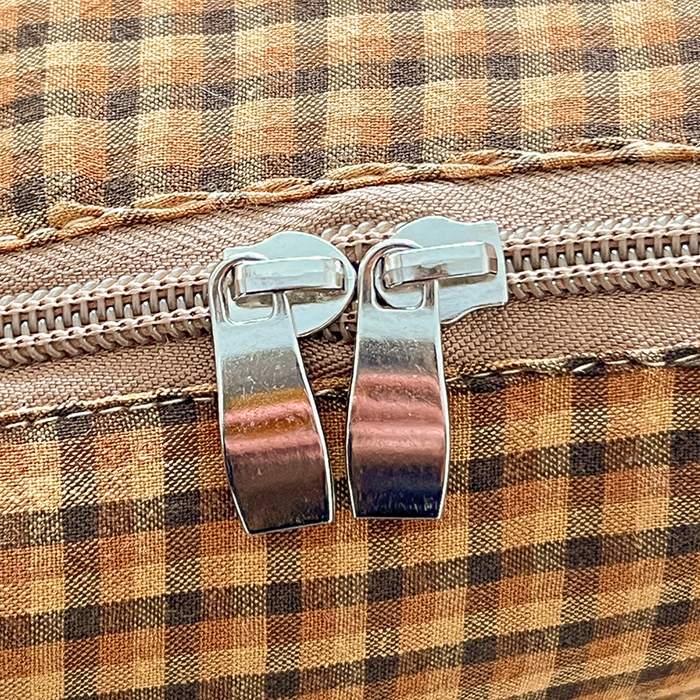 91家纺网 家纺一手货源 找家纺 古本家居 2026新款全棉贴布绣麻子狗抱枕被系列 全棉麻子狗黄格