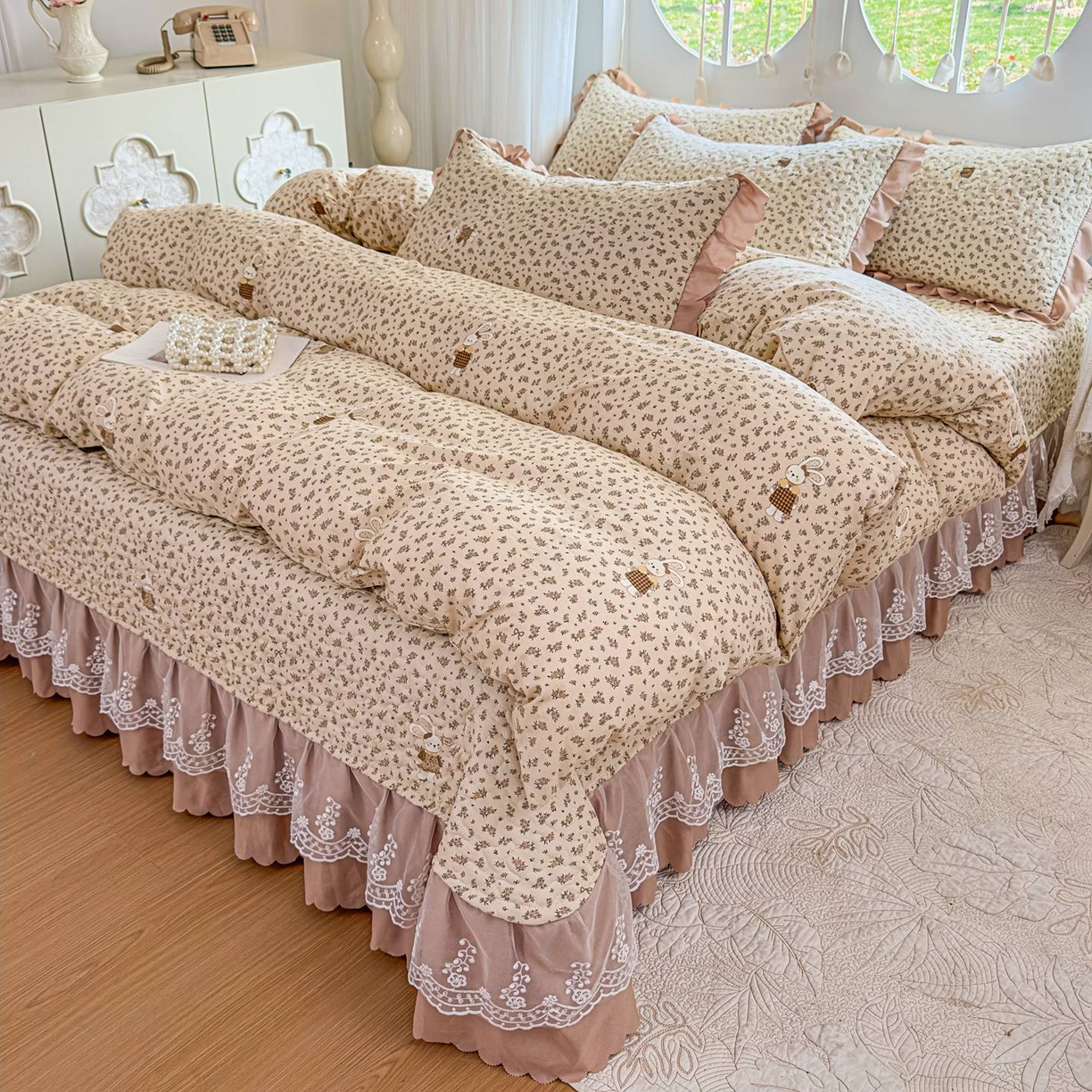 91家纺网 家纺一手货源 找家纺 雅眠居 2026直播爆款泡芙棉双层蕾丝花边床盖四件套 织梦时空