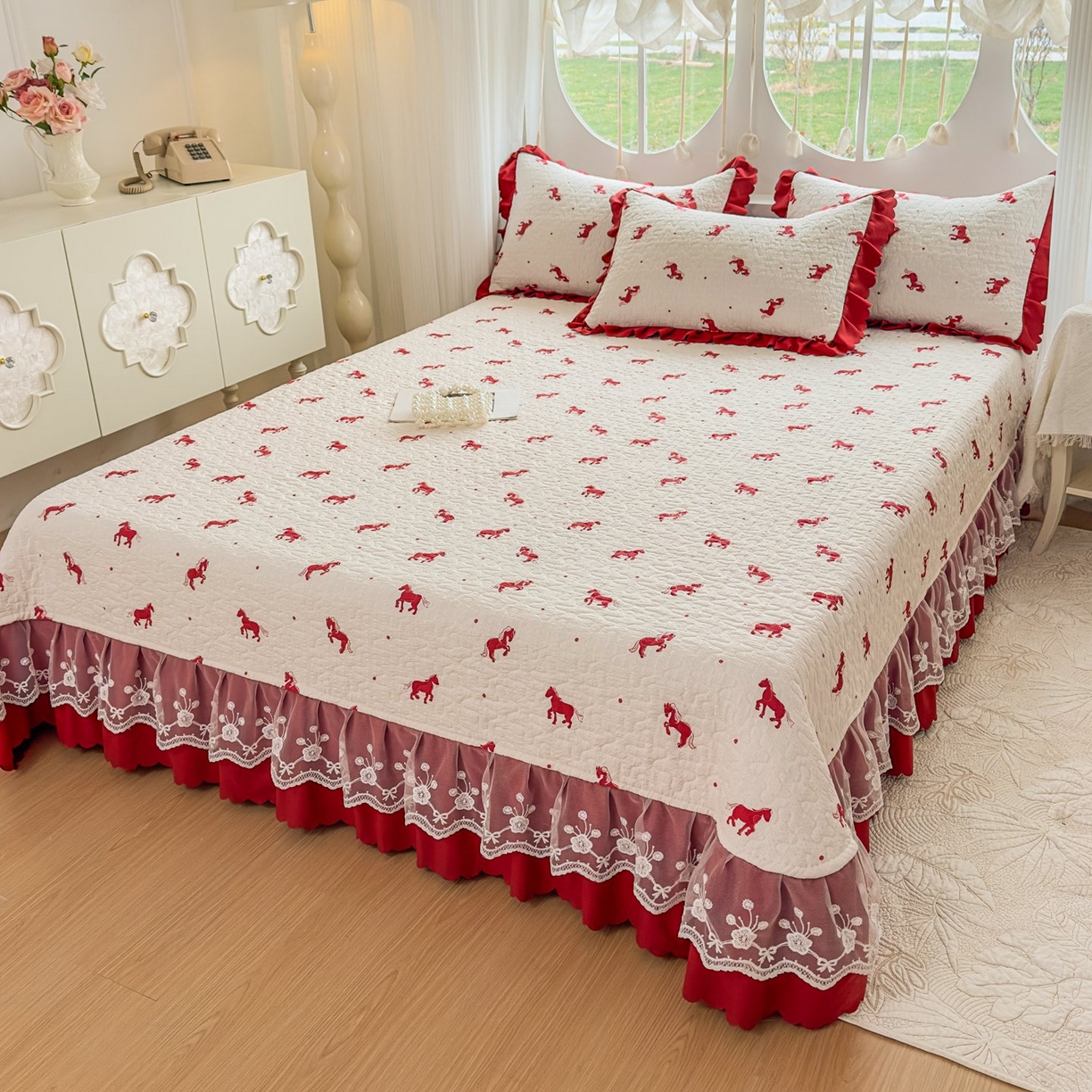 91家纺网 家纺一手货源 找家纺 雅眠居 2026直播爆款泡芙棉双层蕾丝花边床盖四件套 红色小马