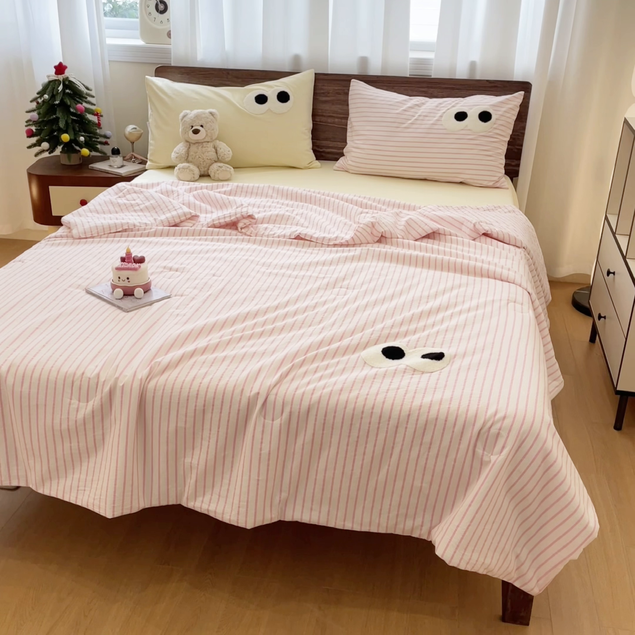 91家纺网 家纺一手货源 找家纺 （总）桃心家居 2026春夏新款A类ins云柔水洗棉升级毛巾绣大眼睛大豆单夏被夏被四件套