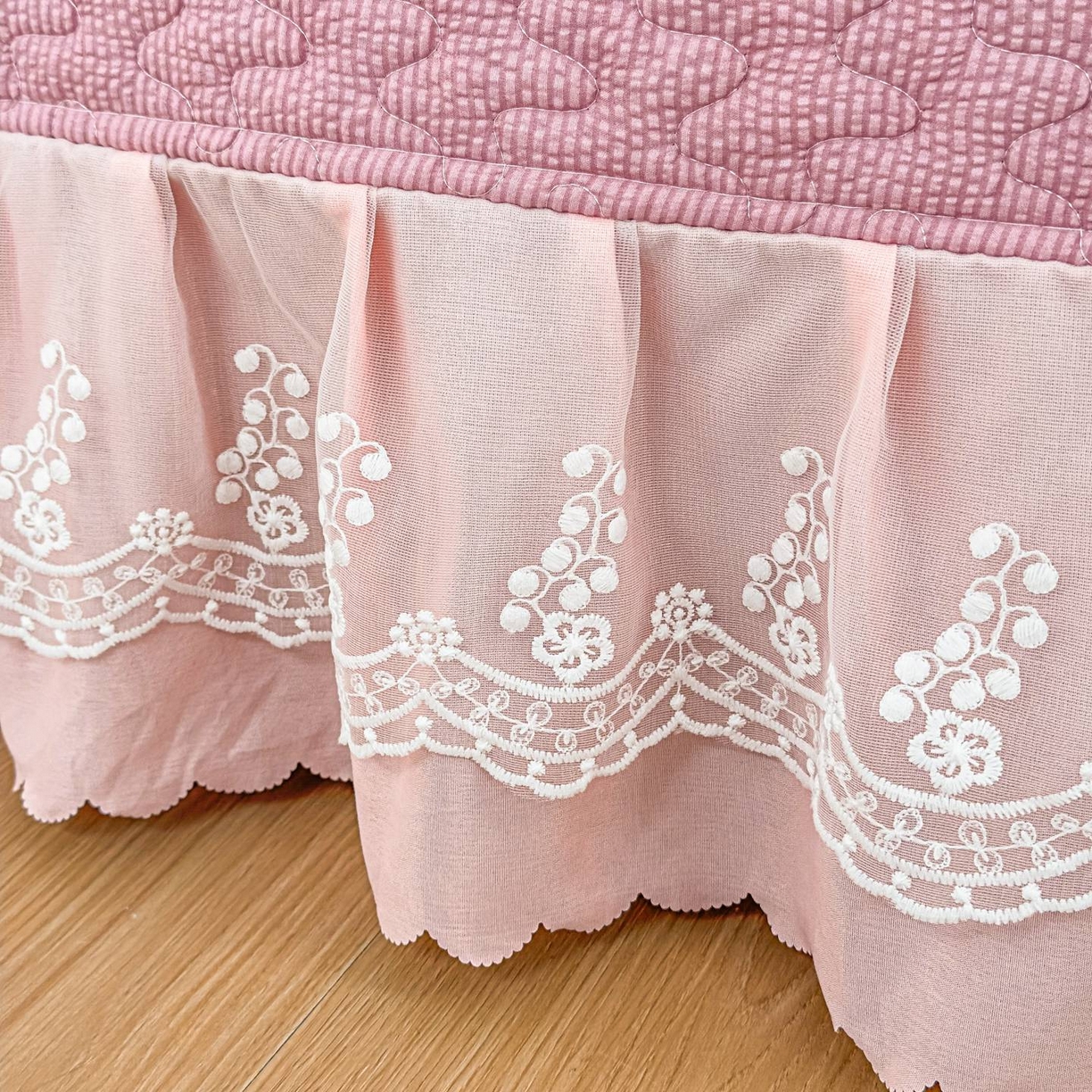 91家纺网 家纺一手货源 找家纺 雅眠居 2026直播爆款泡芙棉双层蕾丝花边床盖四件套 甜心-粉