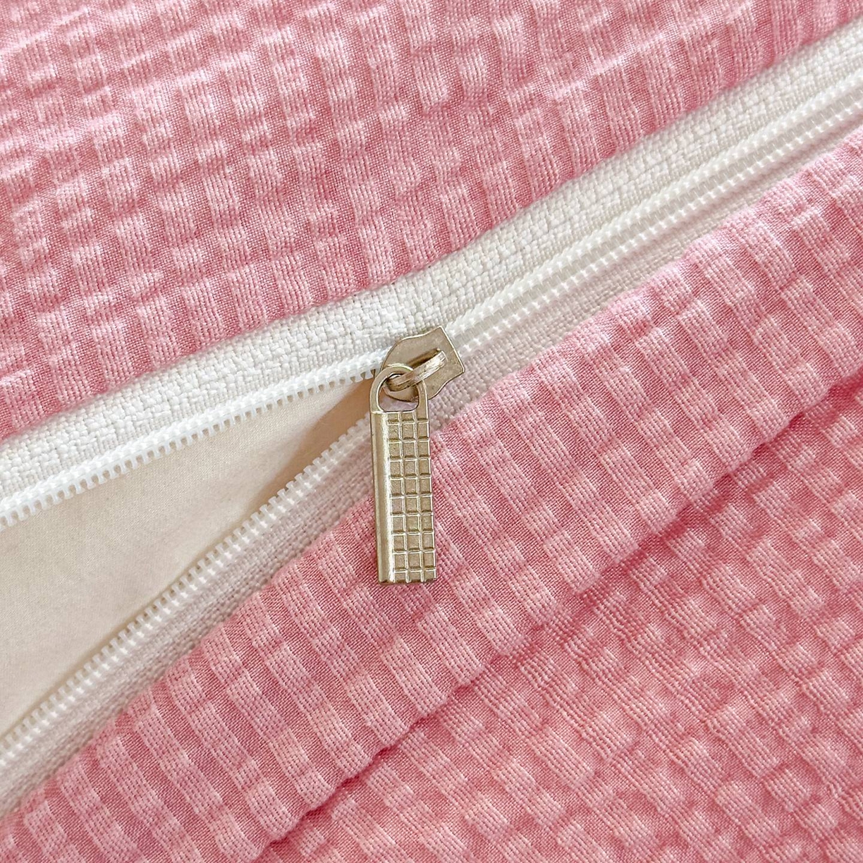 91家纺网 家纺一手货源 找家纺 雅眠居 2026直播爆款泡芙棉双层蕾丝花边床盖四件套 甜心-粉