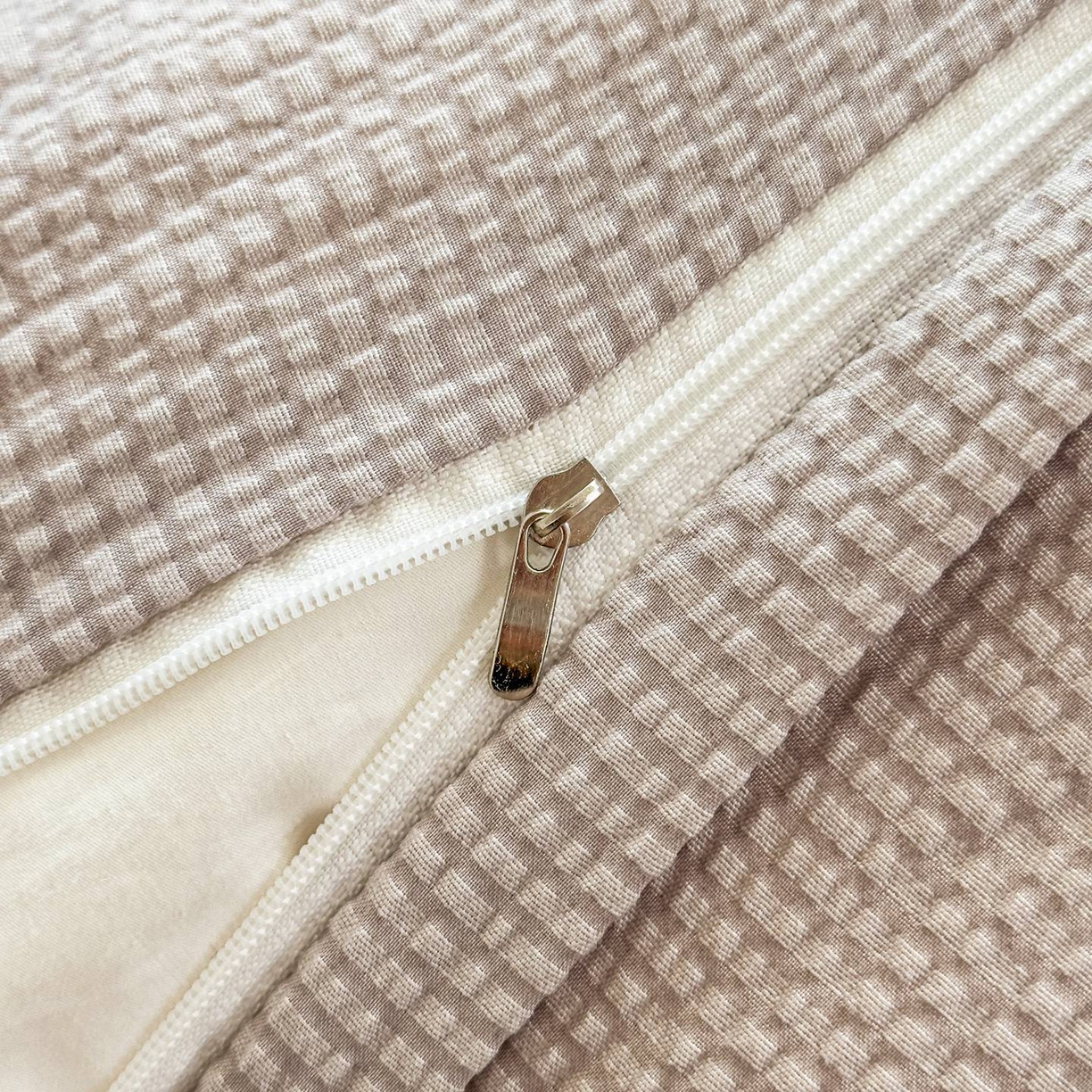 91家纺网 家纺一手货源 找家纺 雅眠居 2026直播爆款泡芙棉双层蕾丝花边床盖四件套 甜心-灰