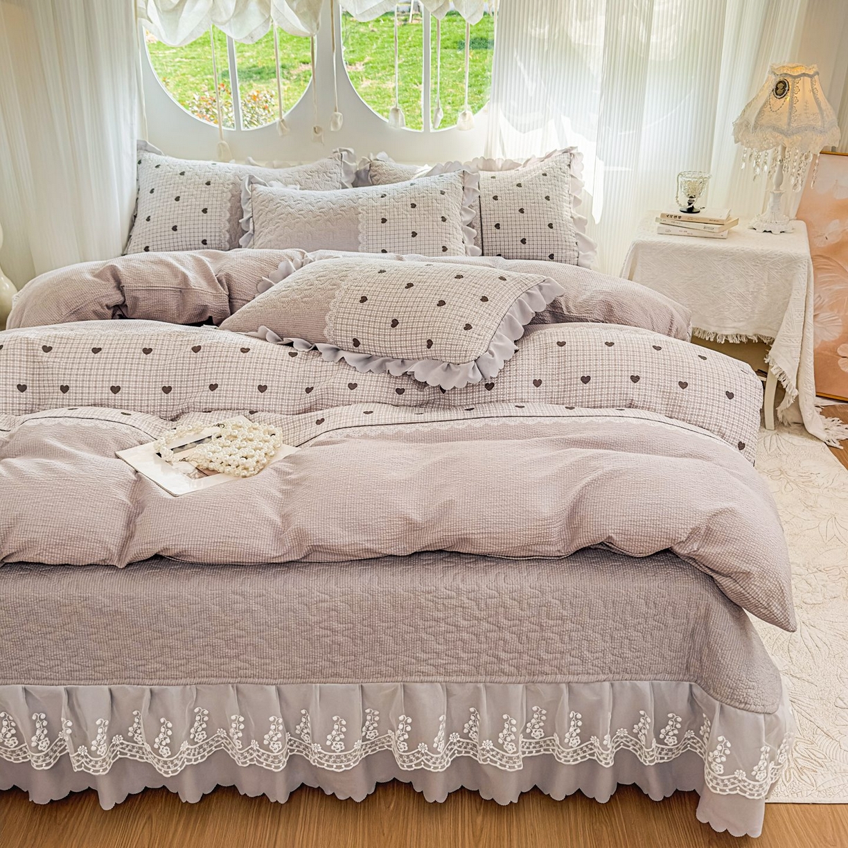 91家纺网 家纺一手货源 找家纺 雅眠居 2026直播爆款泡芙棉双层蕾丝花边床盖四件套 甜心-灰