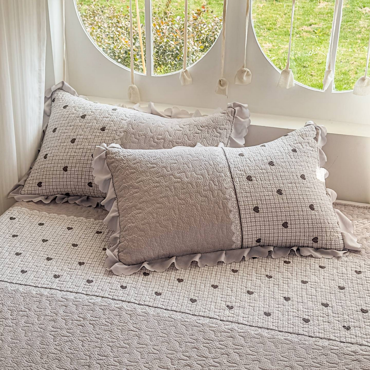 91家纺网 家纺一手货源 找家纺 雅眠居 2026直播爆款泡芙棉双层蕾丝花边床盖四件套 甜心-灰