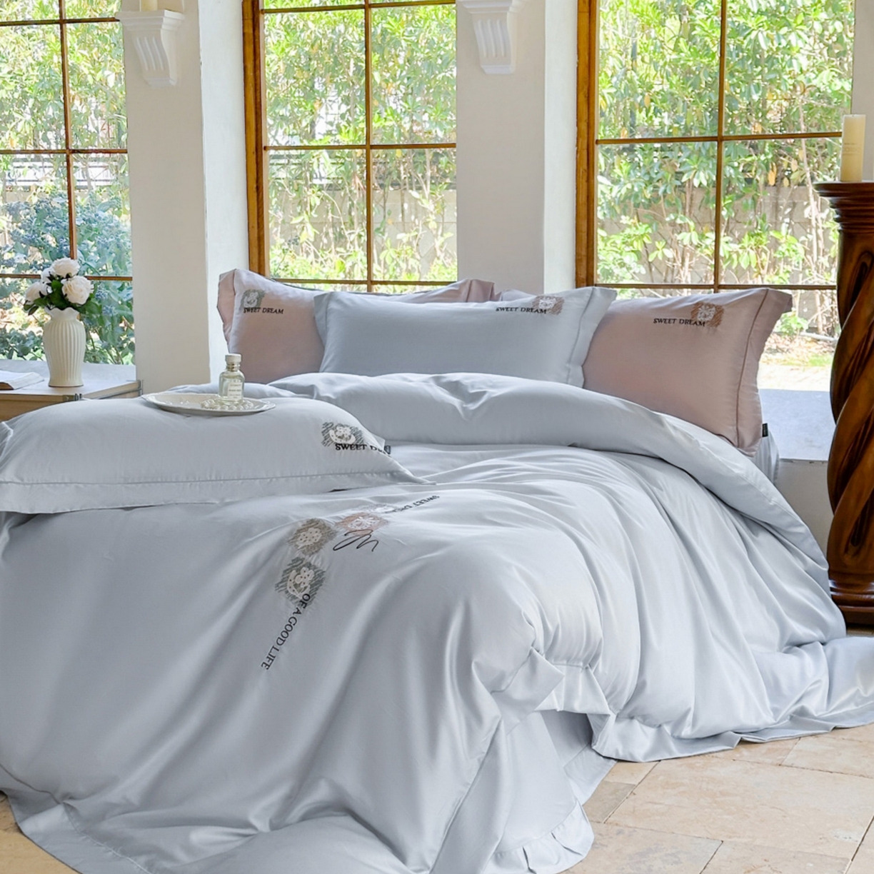 91家纺网 家纺一手货源 找家纺 （总）芯丝路家纺 2026新款进口天丝棉纯色绣花四件套(宽边一字绣工艺款）-可奈朵