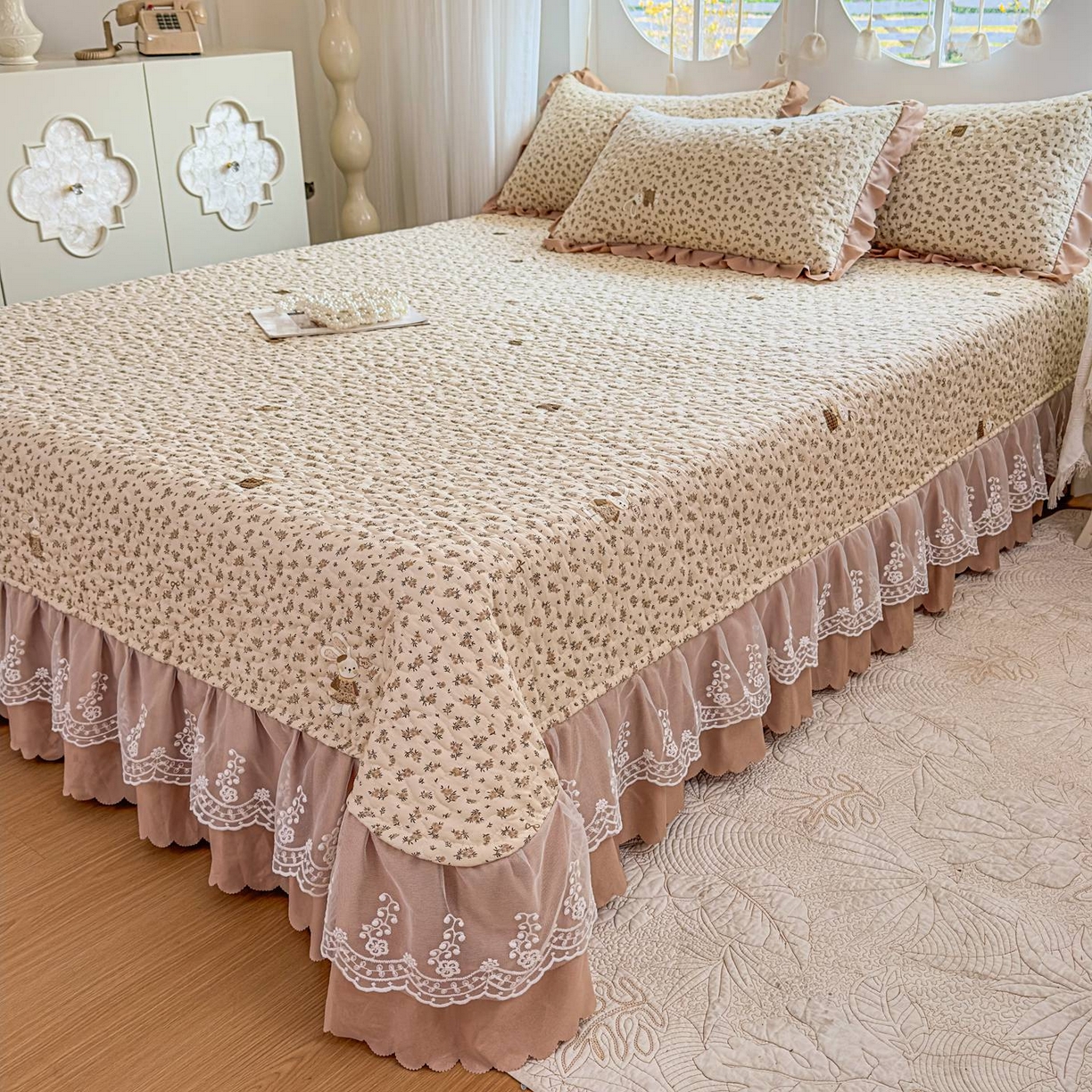 91家纺网 家纺一手货源 找家纺 雅眠居 2026直播爆款泡芙棉双层蕾丝花边床盖四件套 织梦时空