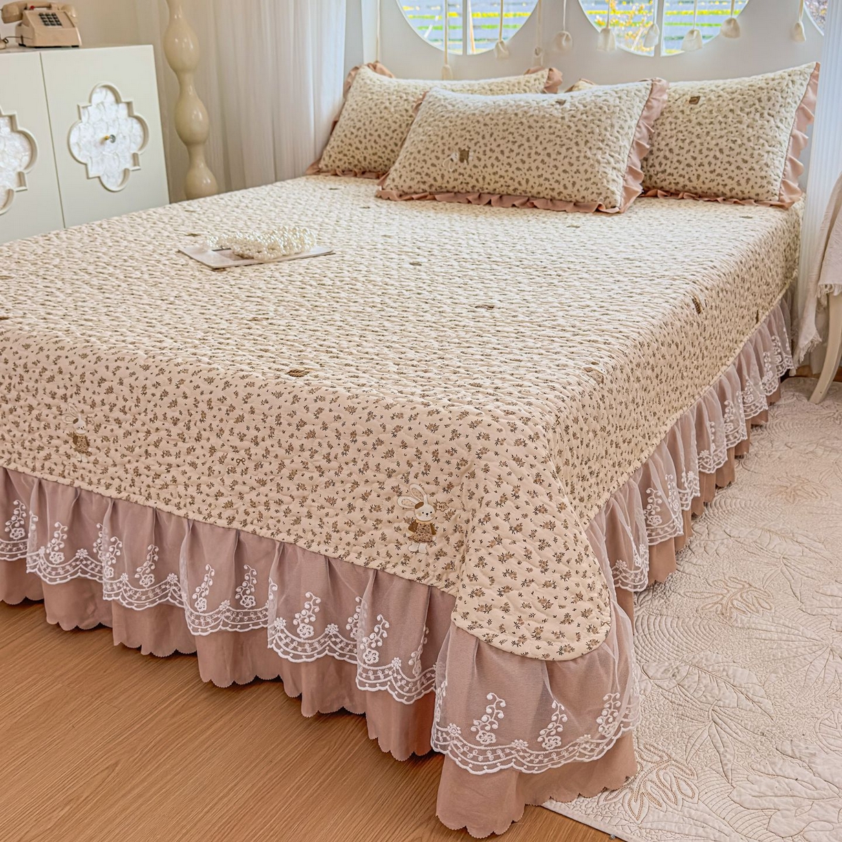 91家纺网 家纺一手货源 找家纺 雅眠居 2026直播爆款泡芙棉双层蕾丝花边床盖四件套 织梦时空