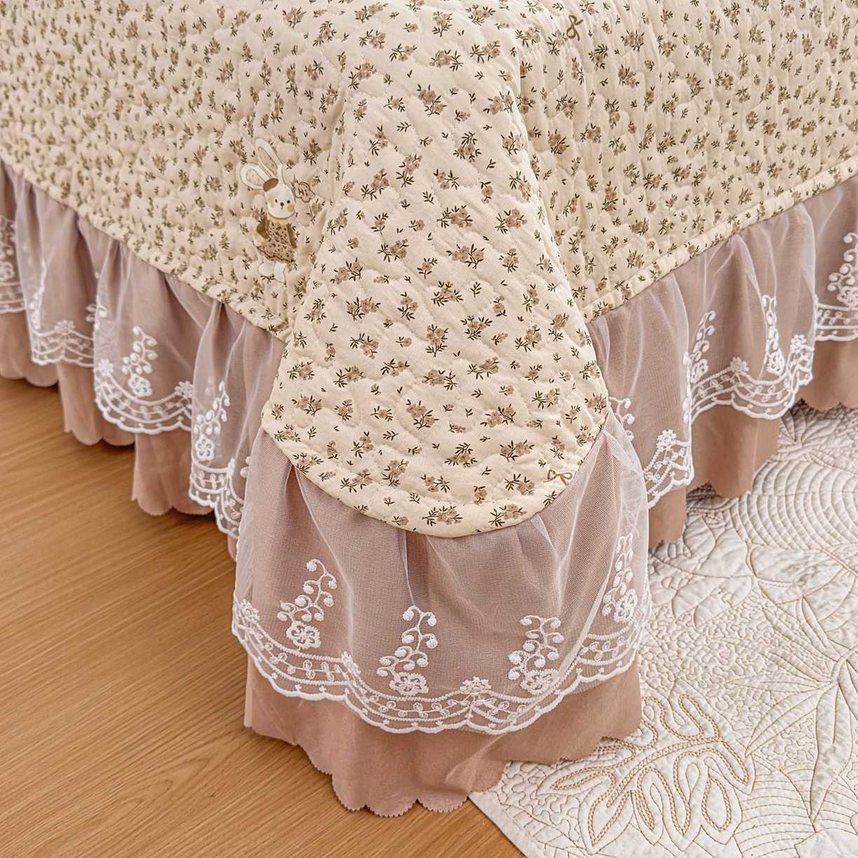 91家纺网 家纺一手货源 找家纺 雅眠居 2026直播爆款泡芙棉双层蕾丝花边床盖四件套 织梦时空