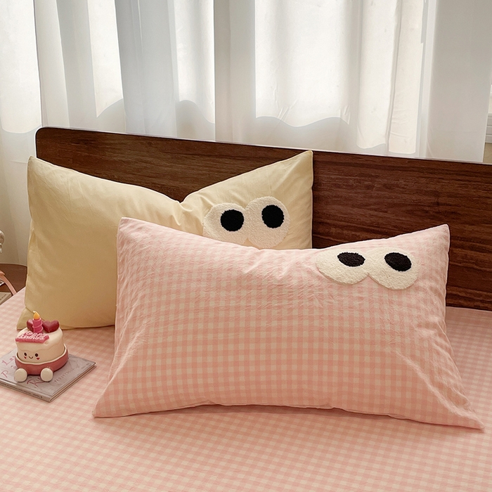 91家纺网 家纺一手货源 找家纺 桃心家居 2026春夏新款A类ins云柔水洗棉升级毛巾绣大眼睛大豆单夏被夏被四件套 水洗棉-大眼睛夏被粉小格奶黄