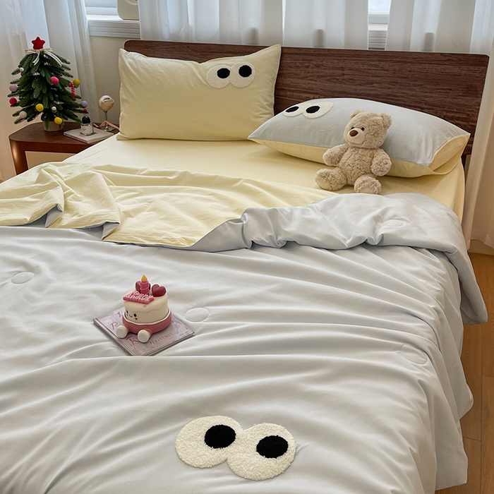 91家纺网 家纺一手货源 找家纺 桃心家居 2026春夏新款A类ins云柔水洗棉升级毛巾绣大眼睛大豆单夏被夏被四件套 水洗棉-大眼睛夏被海盐奶黄