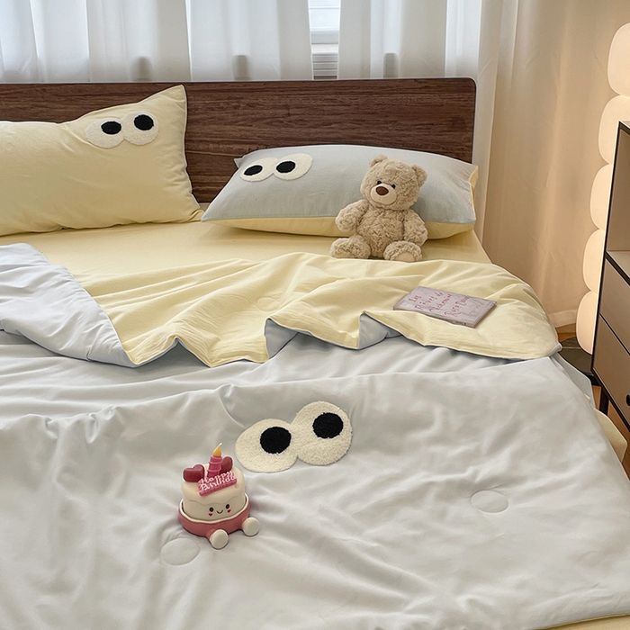 91家纺网 家纺一手货源 找家纺 桃心家居 2026春夏新款A类ins云柔水洗棉升级毛巾绣大眼睛大豆单夏被夏被四件套 水洗棉-大眼睛夏被海盐奶黄