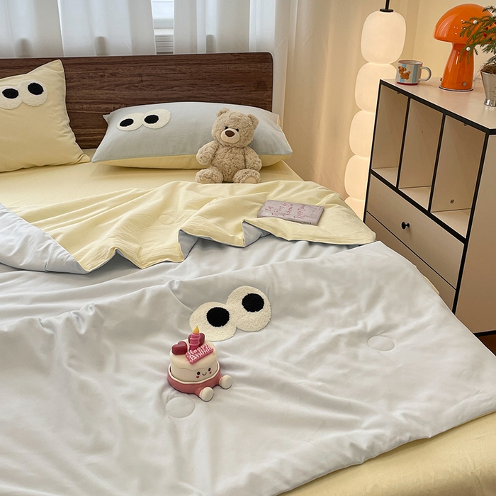 91家纺网 家纺一手货源 找家纺 桃心家居 2026春夏新款A类ins云柔水洗棉升级毛巾绣大眼睛大豆单夏被夏被四件套 水洗棉-大眼睛夏被海盐奶黄