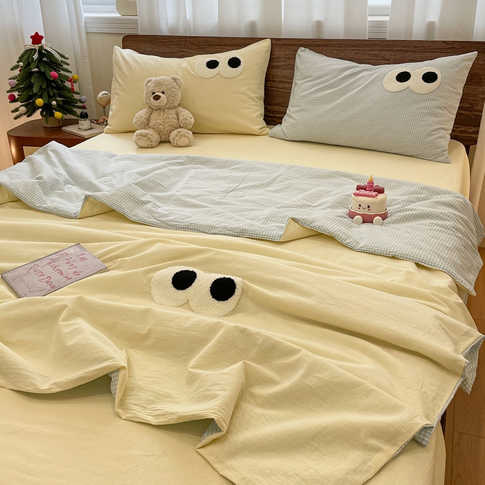 91家纺网 家纺一手货源 找家纺 桃心家居 2026春夏新款A类ins云柔水洗棉升级毛巾绣大眼睛大豆单夏被夏被四件套 水洗棉-大眼睛夏被奶黄小蓝格