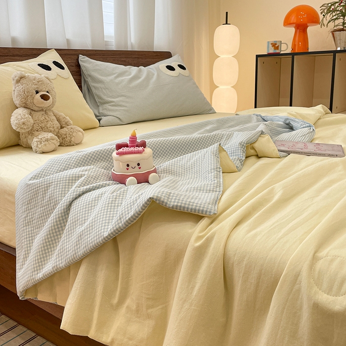 91家纺网 家纺一手货源 找家纺 桃心家居 2026春夏新款A类ins云柔水洗棉升级毛巾绣大眼睛大豆单夏被夏被四件套 水洗棉-大眼睛夏被奶黄小蓝格