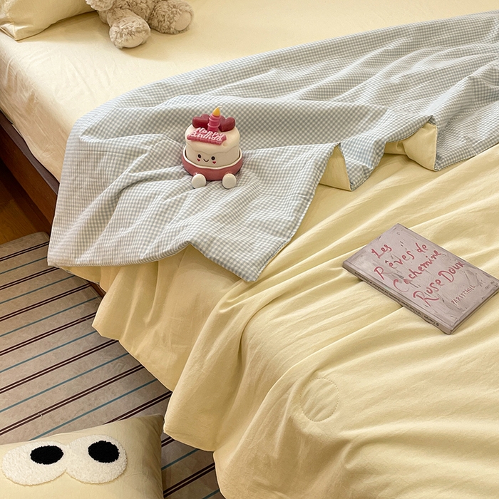 91家纺网 家纺一手货源 找家纺 桃心家居 2026春夏新款A类ins云柔水洗棉升级毛巾绣大眼睛大豆单夏被夏被四件套 水洗棉-大眼睛夏被奶黄小蓝格
