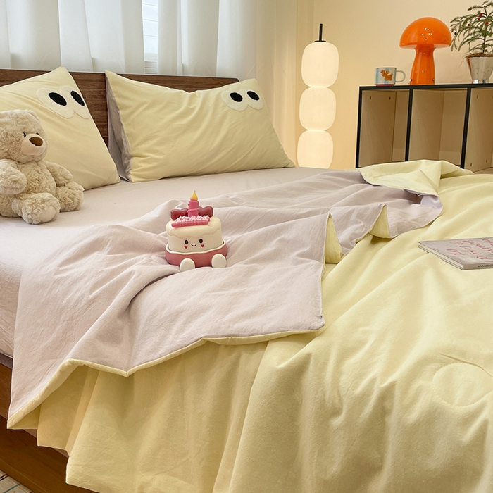 91家纺网 家纺一手货源 找家纺 桃心家居 2026春夏新款A类ins云柔水洗棉升级毛巾绣大眼睛大豆单夏被夏被四件套 水洗棉-大眼睛夏被奶油葡萄