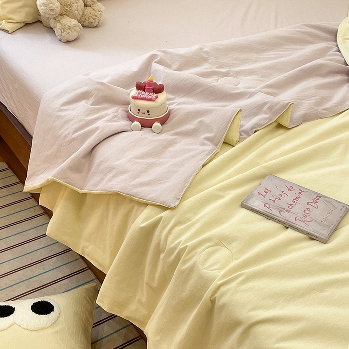 91家纺网 家纺一手货源 找家纺 桃心家居 2026春夏新款A类ins云柔水洗棉升级毛巾绣大眼睛大豆单夏被夏被四件套 水洗棉-大眼睛夏被奶油葡萄