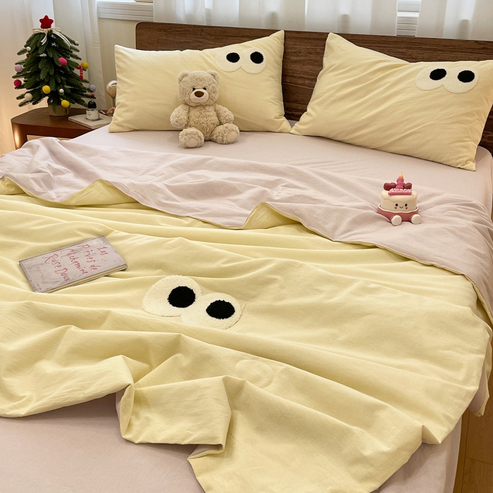 91家纺网 家纺一手货源 找家纺 桃心家居 2026春夏新款A类ins云柔水洗棉升级毛巾绣大眼睛大豆单夏被夏被四件套 水洗棉-大眼睛夏被奶油葡萄