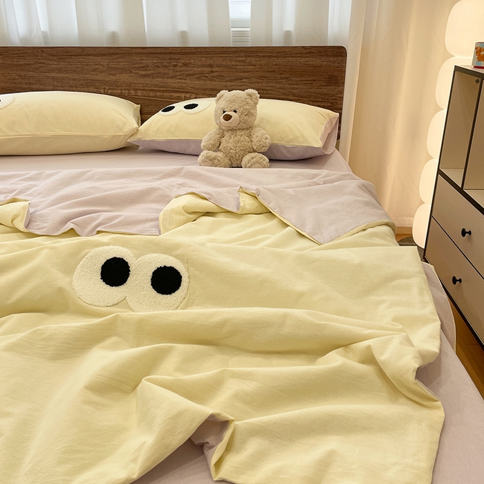 91家纺网 家纺一手货源 找家纺 桃心家居 2026春夏新款A类ins云柔水洗棉升级毛巾绣大眼睛大豆单夏被夏被四件套 水洗棉-大眼睛夏被奶油葡萄