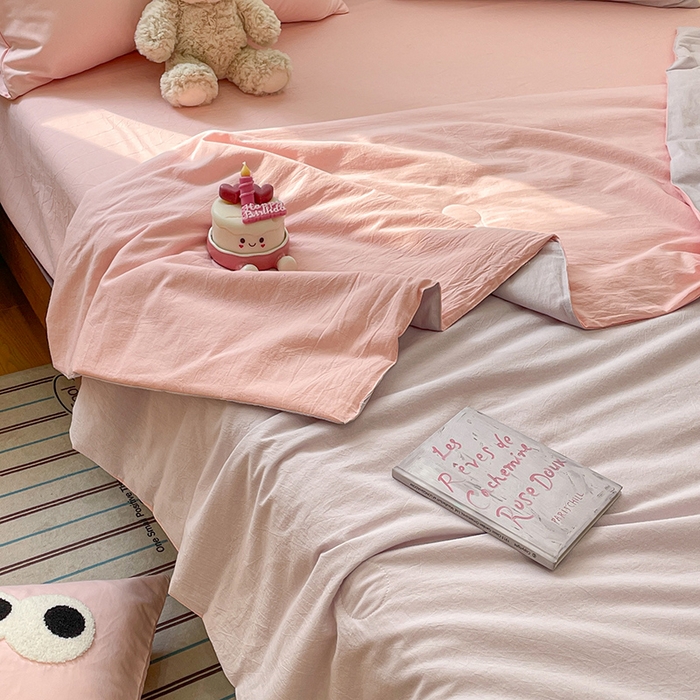 91家纺网 家纺一手货源 找家纺 桃心家居 2026春夏新款A类ins云柔水洗棉升级毛巾绣大眼睛大豆单夏被夏被四件套 水洗棉-大眼睛夏被葡萄粉桃