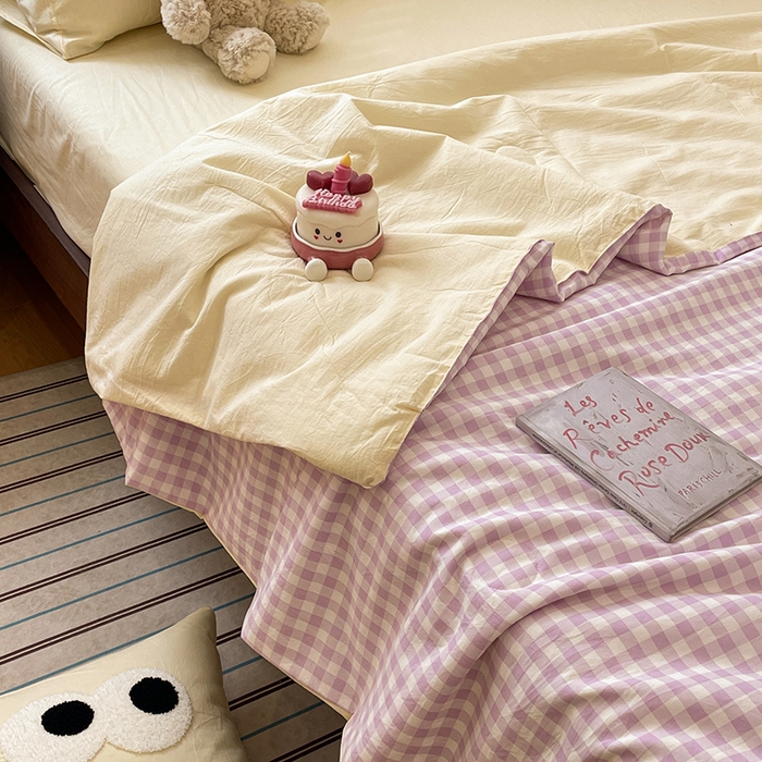 91家纺网 家纺一手货源 找家纺 桃心家居 2026春夏新款A类ins云柔水洗棉升级毛巾绣大眼睛大豆单夏被夏被四件套 水洗棉-大眼睛夏被紫小格奶黄