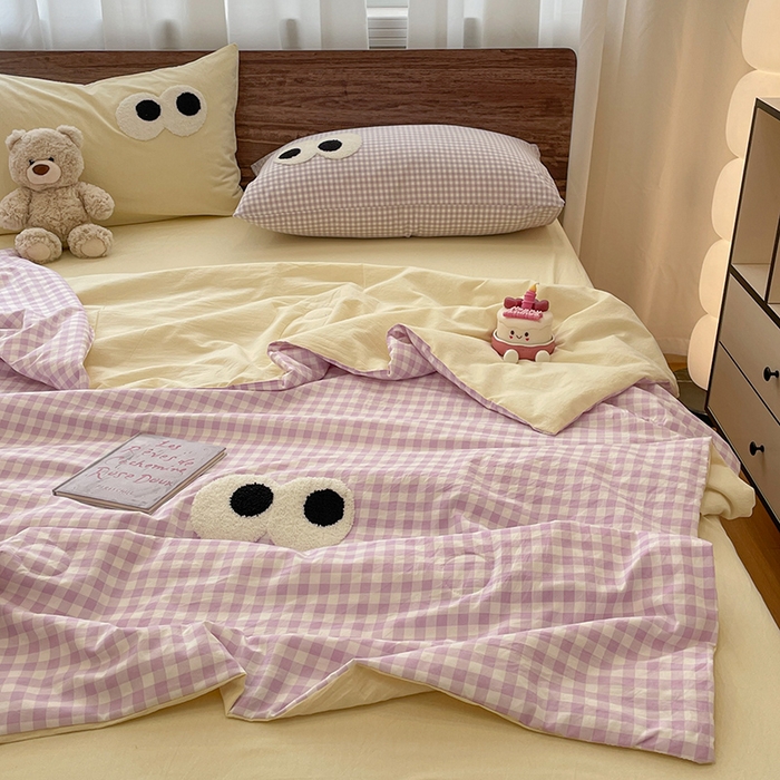 91家纺网 家纺一手货源 找家纺 桃心家居 2026春夏新款A类ins云柔水洗棉升级毛巾绣大眼睛大豆单夏被夏被四件套 水洗棉-大眼睛夏被紫小格奶黄