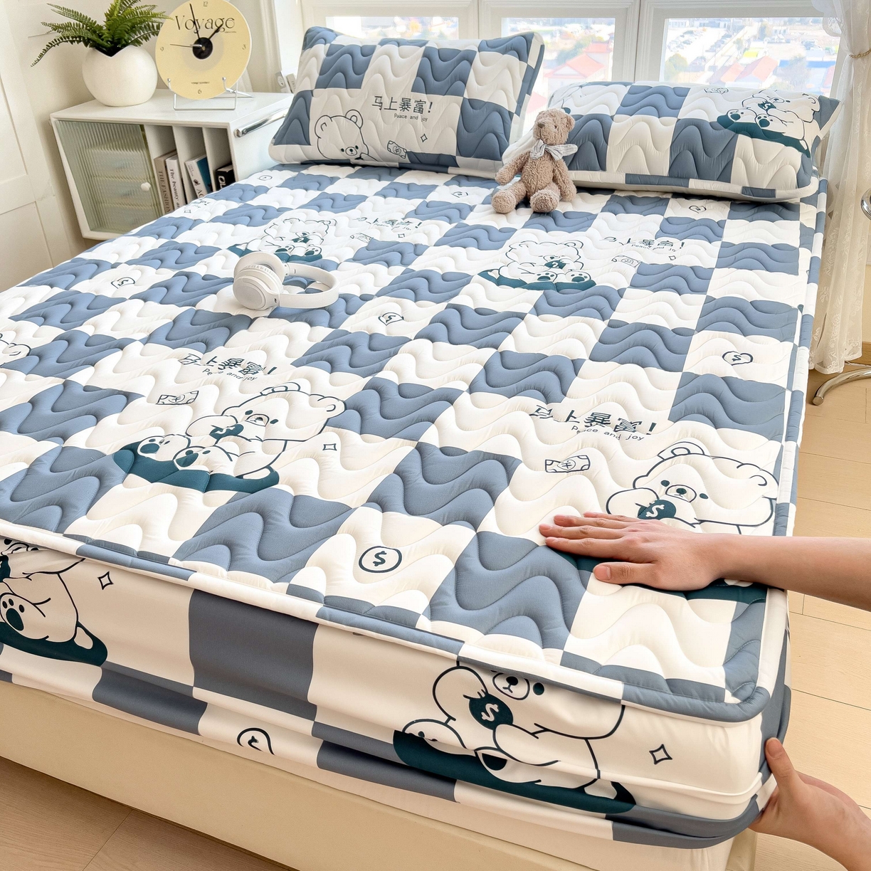 91家纺网 家纺一手货源 找家纺 希廷顿 2024新款乳胶凉席印花床裙款 绅士灰