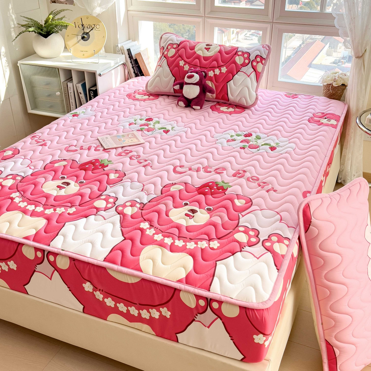 91家纺网 家纺一手货源 找家纺 希廷顿 2026新款印花夹棉防水床笠单床笠床笠单件 草莓熊