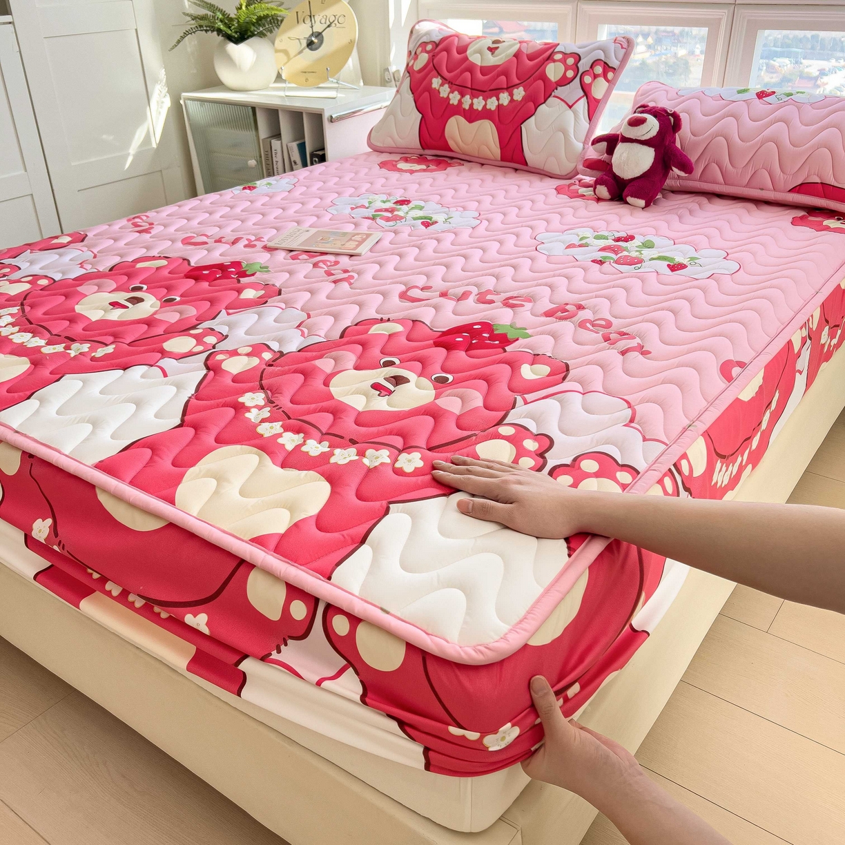 91家纺网 家纺一手货源 找家纺 希廷顿 2026新款印花夹棉防水床笠单床笠床笠单件 草莓熊