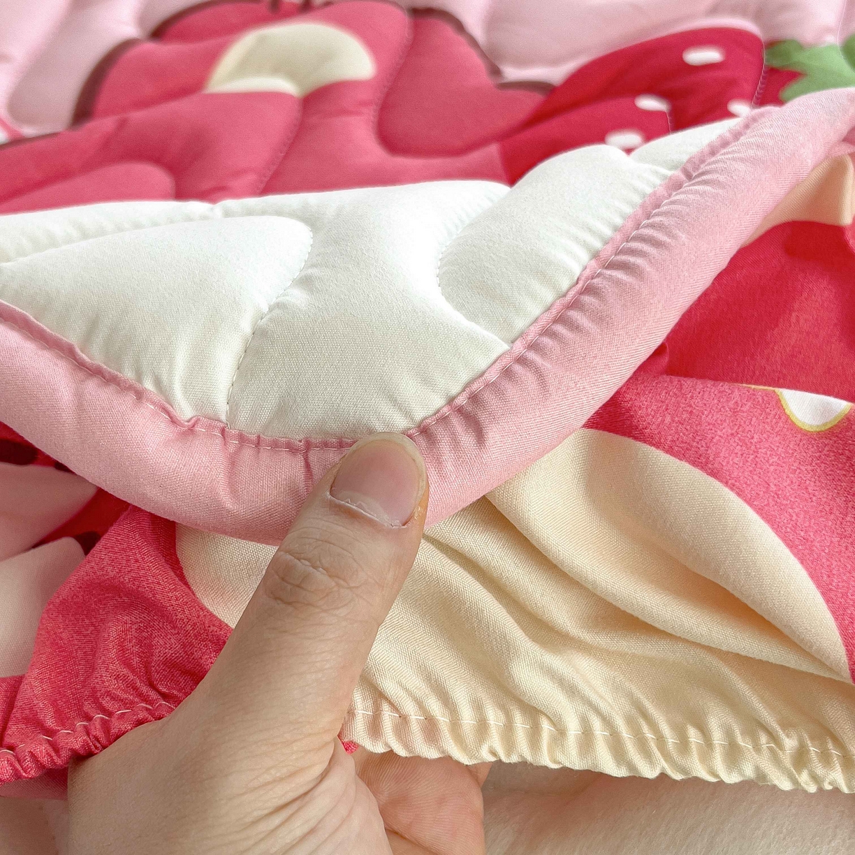 91家纺网 家纺一手货源 找家纺 希廷顿 2026新款印花夹棉防水床笠单床笠床笠单件 草莓熊