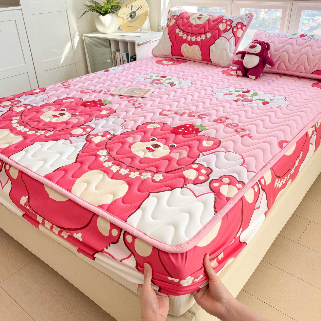 91家纺网 家纺一手货源 找家纺 希廷顿 2026新款印花夹棉防水床笠单床笠床笠单件 草莓熊