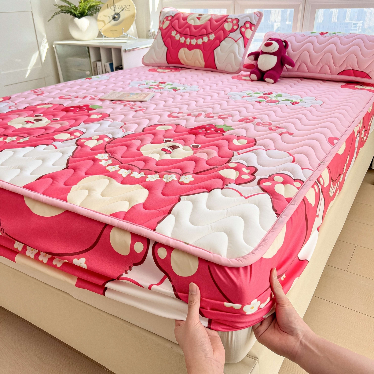 91家纺网 家纺一手货源 找家纺 希廷顿 2026新款印花夹棉防水床笠单床笠床笠单件 草莓熊