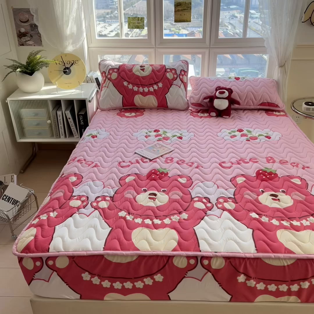 91家纺网 家纺一手货源 找家纺 希廷顿 2026新款印花夹棉防水床笠单床笠床笠单件 草莓熊