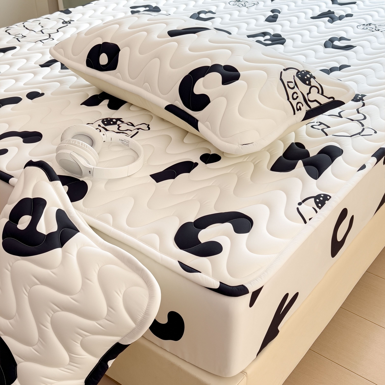 91家纺网 家纺一手货源 找家纺 希廷顿 2026新款印花夹棉防水床笠单床笠床笠单件 萌宠狗