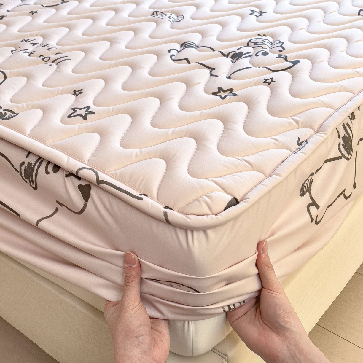 91家纺网 家纺一手货源 找家纺 希廷顿 2026新款印花夹棉防水床笠单床笠床笠单件 星星犬