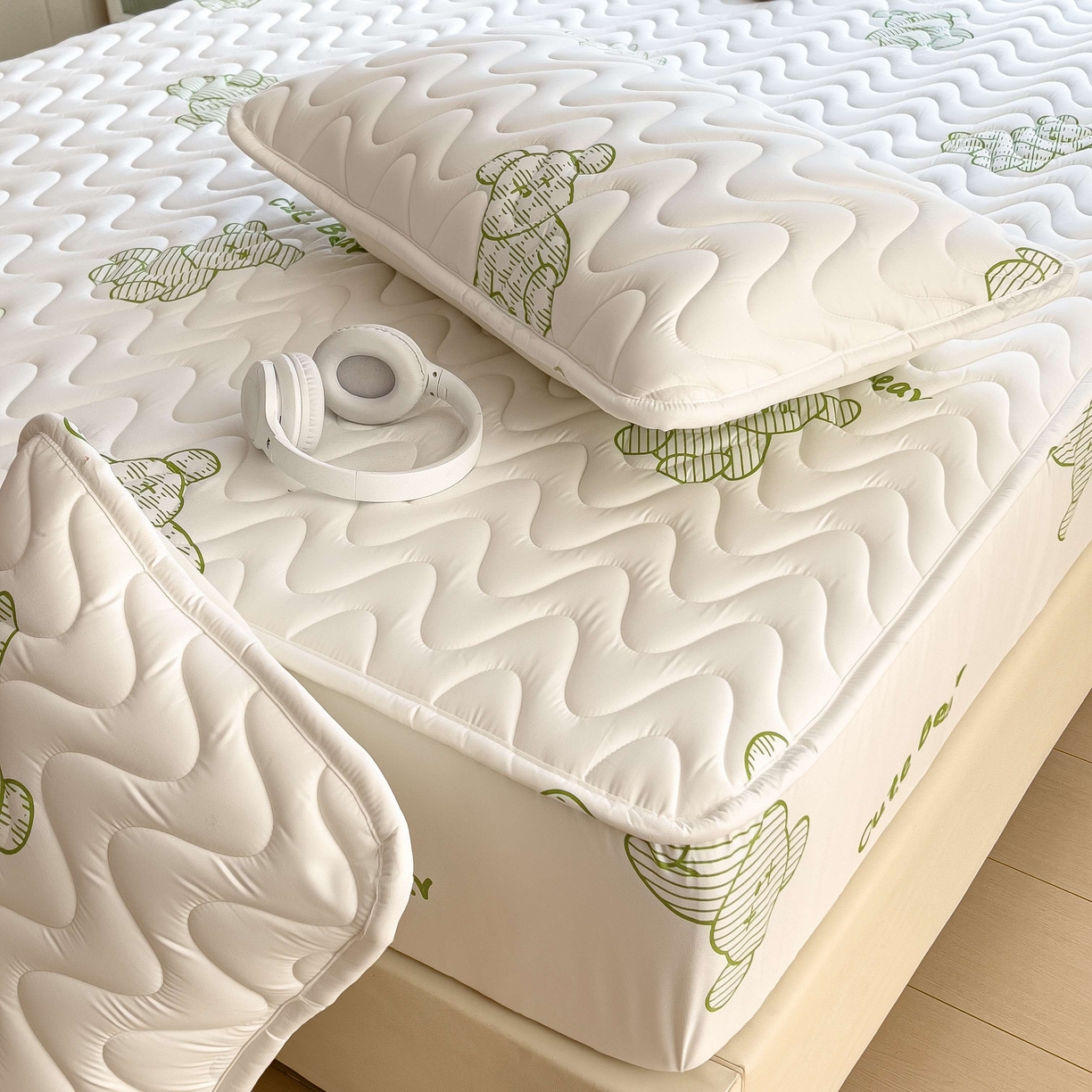 91家纺网 家纺一手货源 找家纺 希廷顿 2026新款印花夹棉防水床笠单床笠床笠单件 熊本熊