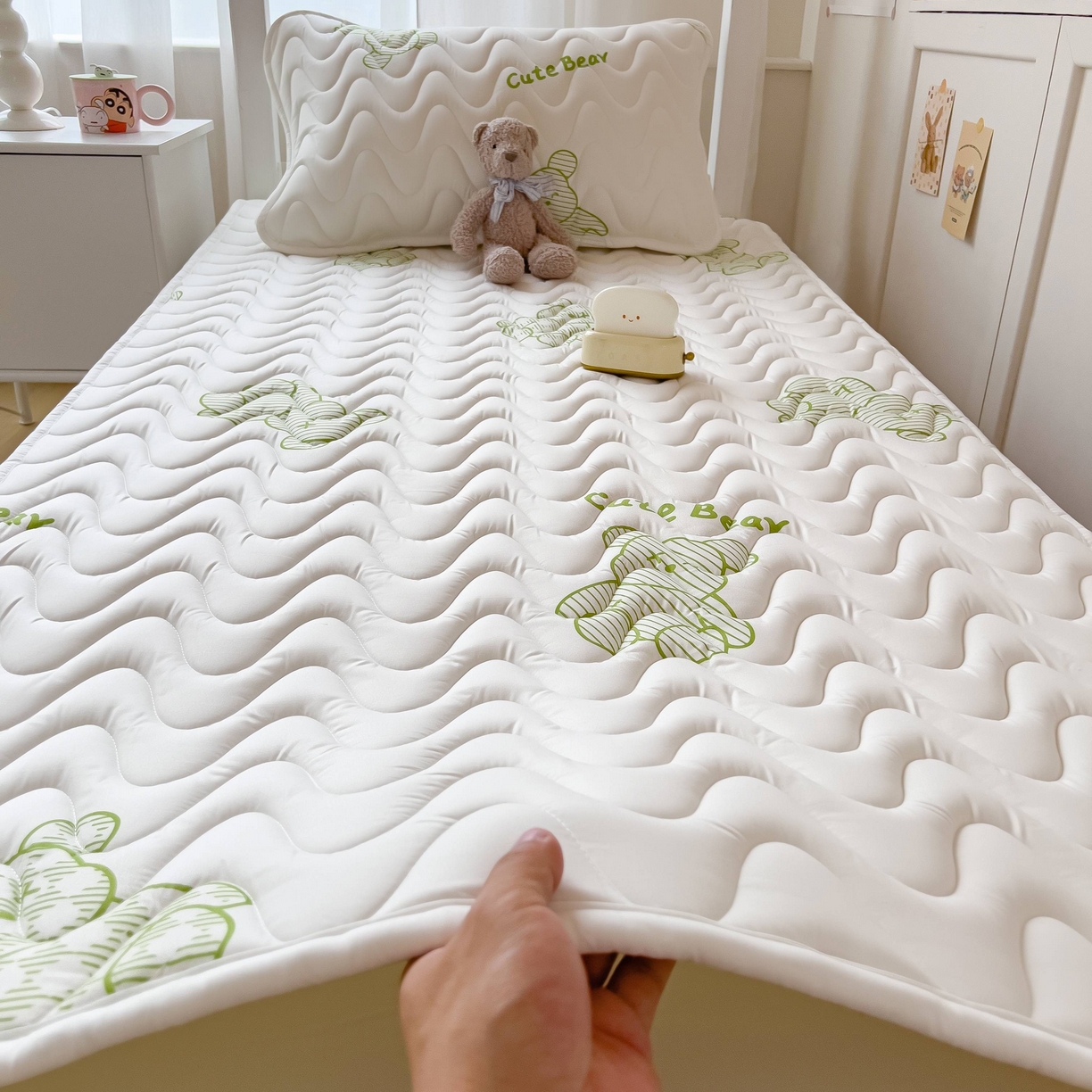 91家纺网 家纺一手货源 找家纺 希廷顿 2026新款印花夹棉防水床垫学生款 熊本熊