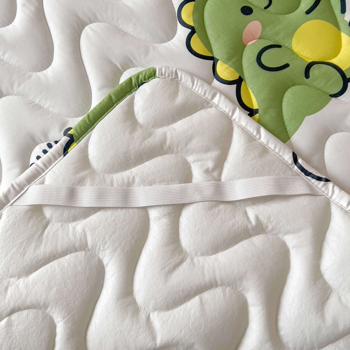 91家纺网 家纺一手货源 找家纺 希廷顿 2026新款印花夹棉防水床垫学生款 小恐龙